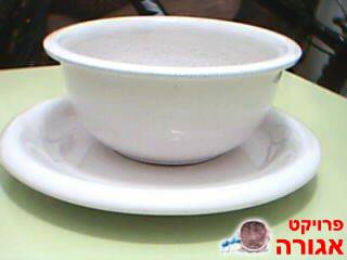 צלחות קטנות וקערות