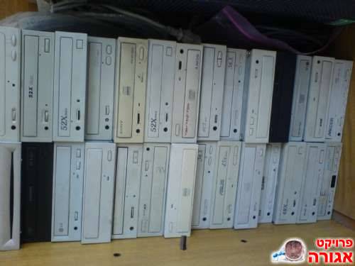 ארגז מלא CD צורבים