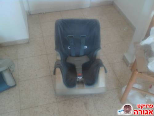 כסא לתינוק למכונית