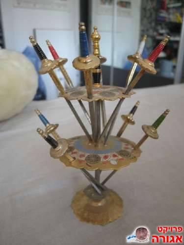 מעמד לחרבות קטנים