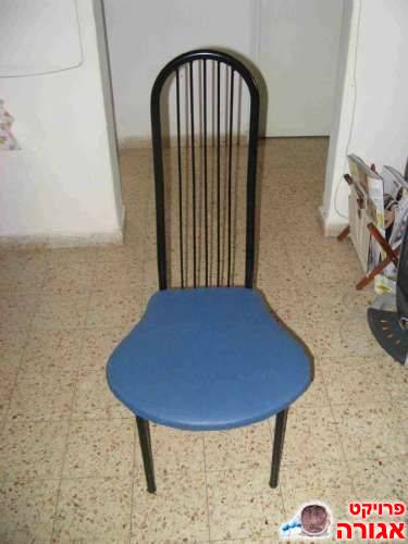 4 כיסאות