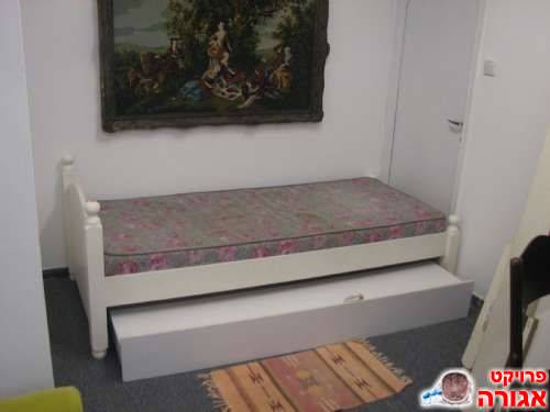 מיטת נוער כפולה עם ארגז