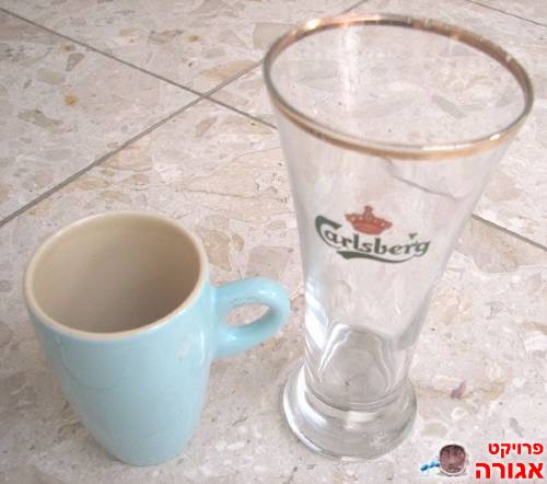2 כוסות שונות