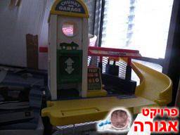 מוסך למכוניות צעצוע