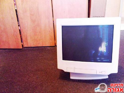 מסך מחשב CRT בגודל 15"/17"