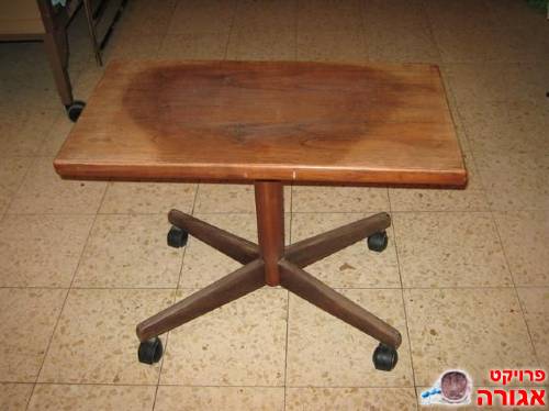 מעמד לטלוויזיה מעץ טיק סגנון סקנדינבי