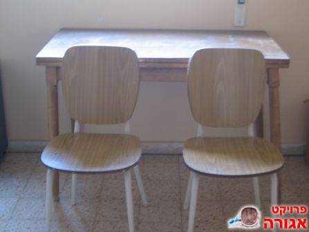 שולחן לפינת אוכל/ מטבח+ 2 כסאות