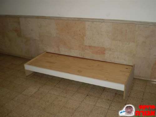 בסיס עץ -מיטת ילדים נמוכה