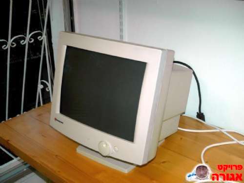 מסך 17 אינצ' CRT