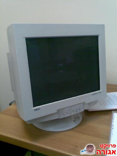 מסך CRT 17 של NEC