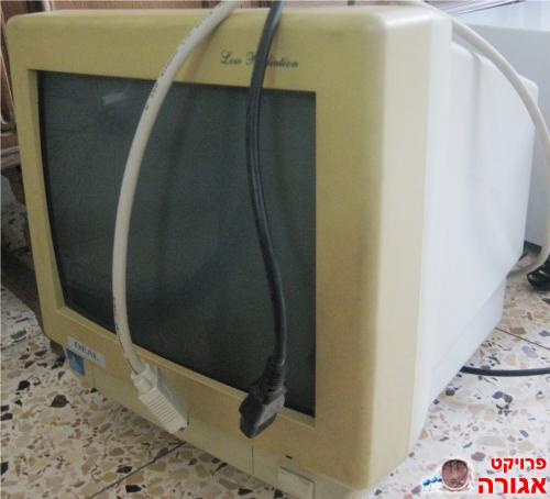 מסך מחשב 15 אינץ'