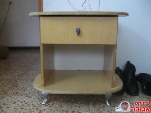 שידה על רגליים + מגירה