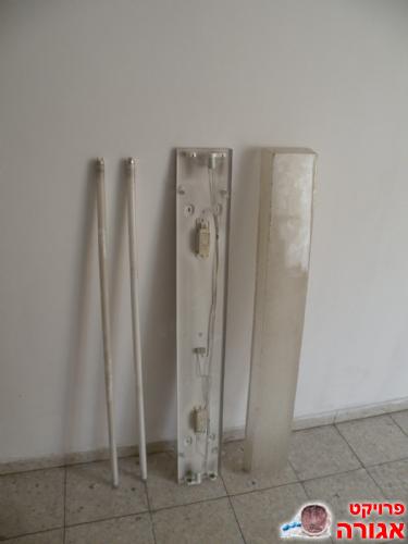 2 נורות פלורסנט+בסיס+כיסוי