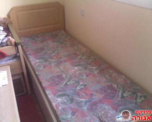 מיטת יחיד