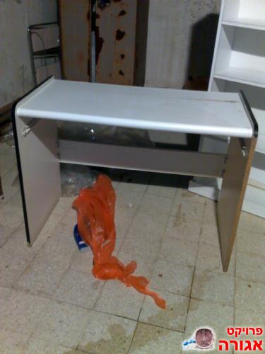 שולחן ספרייה
