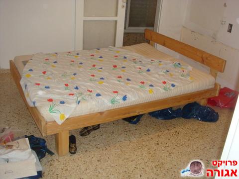 מיטה מעץ אורן