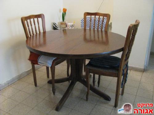 שולחן לפינת אוכל