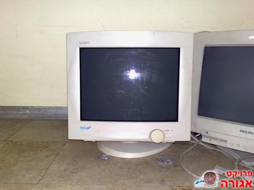 מסכי CRT 17
