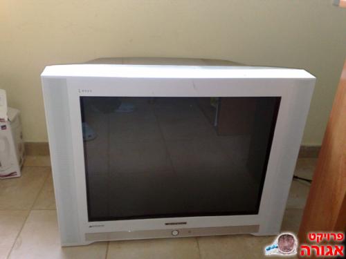 טלוויזיה גדולה במצב מעולה