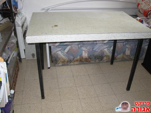 שולחן לפינת אוכל