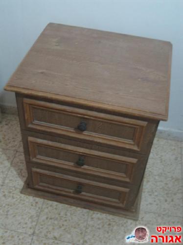 שתי שידות במצב טוב