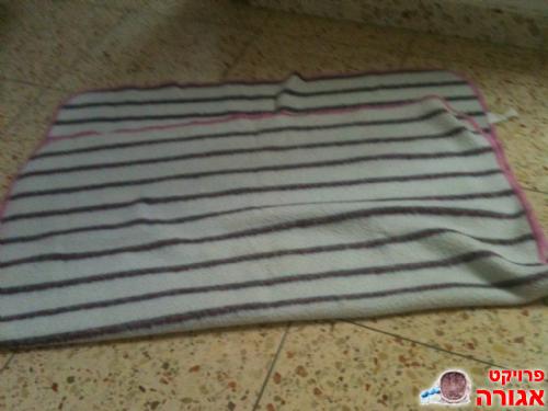 שמיכת צמר לתינוקת