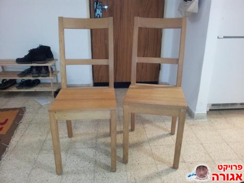 שני כסאות
