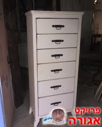 שידה קטנה על גלגלים רצוי גבוהה