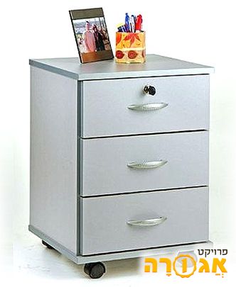 דרושה שידת מגירות קטנה