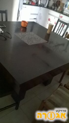שולחן גדול נפתח