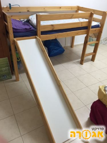 מיטת קומה לילדים עם מגלשה