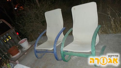 2 כסאות עץ מעוצבים לגינה\מרפסת