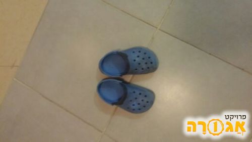 נעלי קרוקס כחולים