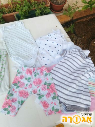 בגדי תינוקות מוכתמים ברמות שונות
