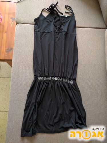 שמלה שחורה קיצית