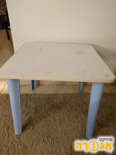 שולחן קטן לילדים