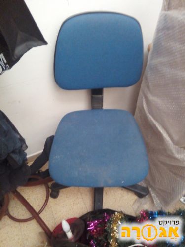 כיסא מחשב כחול במצב טוב