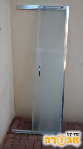 מקלחון זכוכית מחוסמת 77x77, דלת שבורה