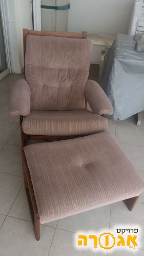 כורסא עם הדום