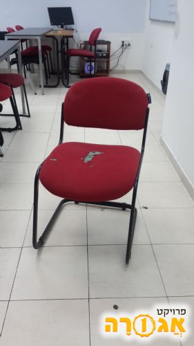 כסאות סטודנט אדומים