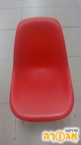 כסא אדום