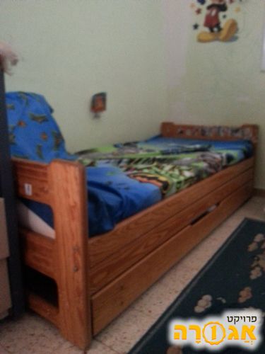 מיטת נוער מעץ מלא