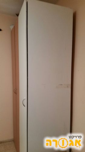 ארון דלת בודדת וארון עם 2 דלתות