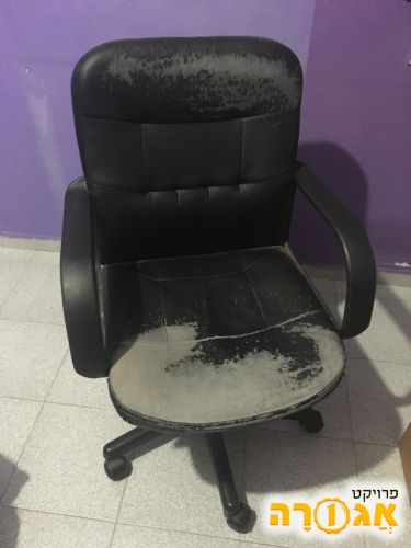 כיסא משרדי שחור