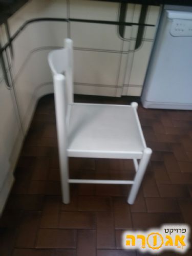 4 כסאות עם מושב מרופד