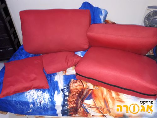 5 כריות אדומות לספה או למיטה