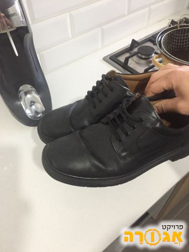 נעליים שחורות