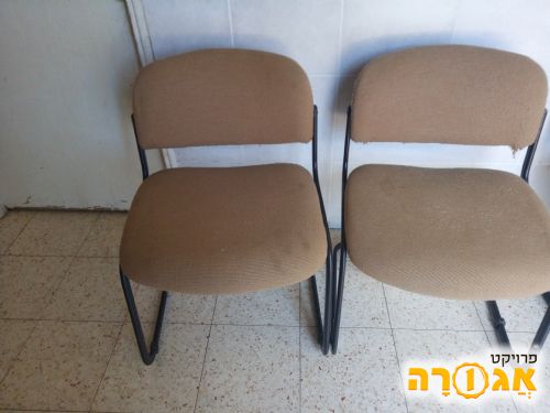 שני כיסאות
