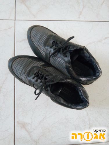 נעלי ספורט