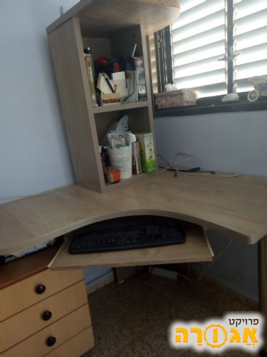 שולחן מחשב+ כוורת